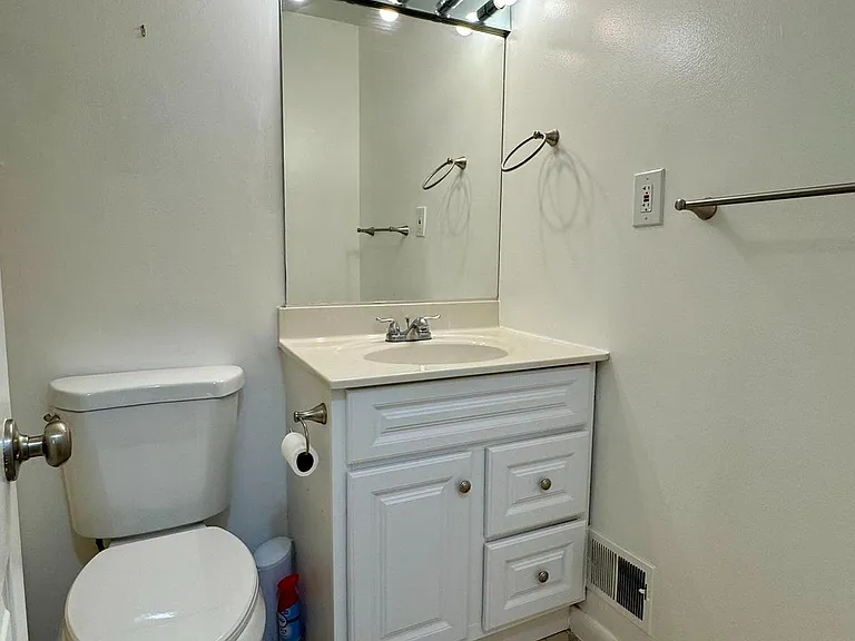 13203 Hampshire Ct — Photo 18