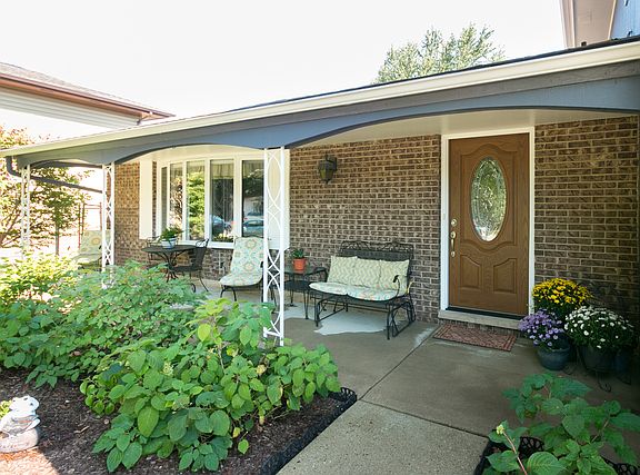2nd image of 1064 Oakwood Ct