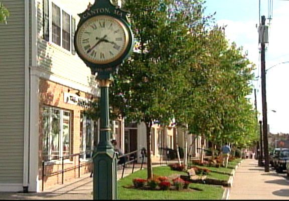 Walk to shopping, Washington St just a 1/2 block away!