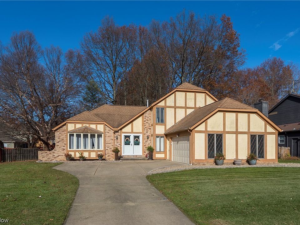 1st image of 26926 Heatherwood Cir