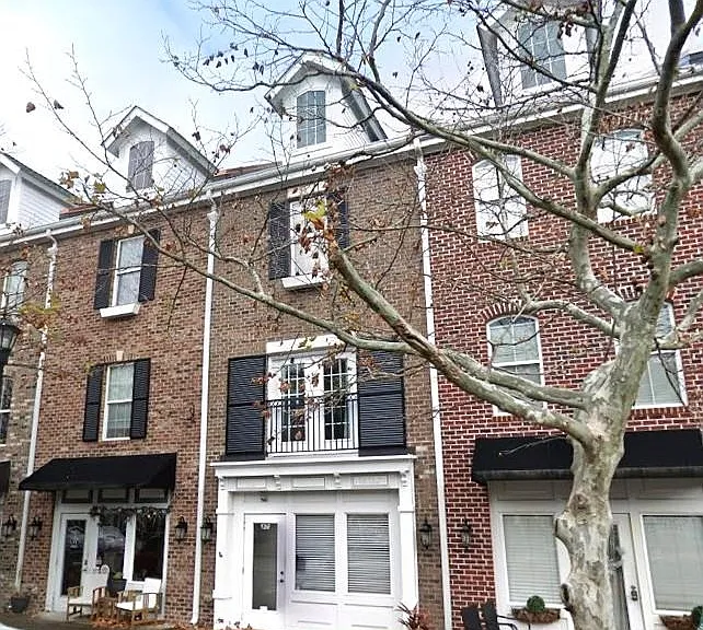 926 Price Ln #F — Photo 1