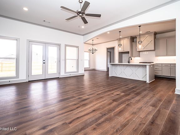 2nd image of 831 Glenwild Cir