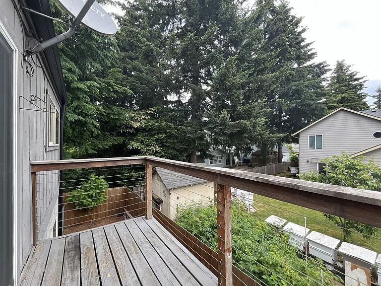15827 NE Glisan St #12 — Photo 32