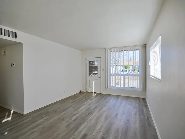 9018 Claremont Ave NE — Photo 12