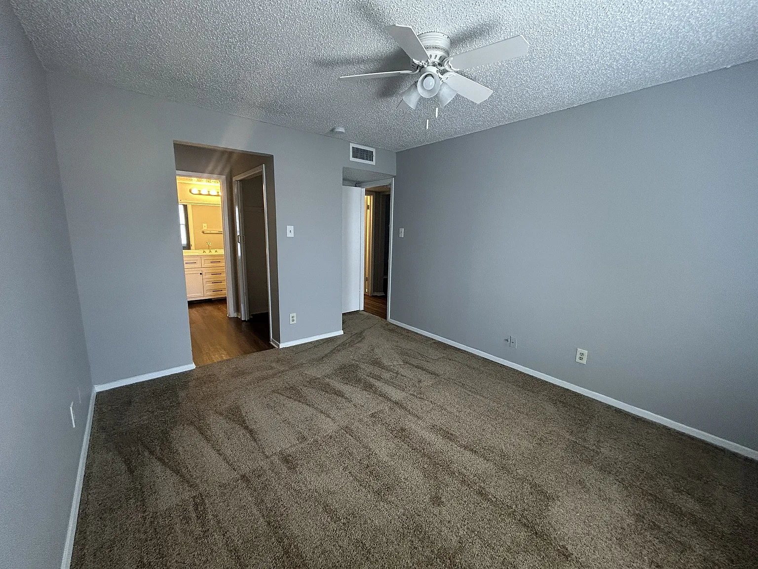 2 bed, 1.0 bath, $1,600 — Photo 4