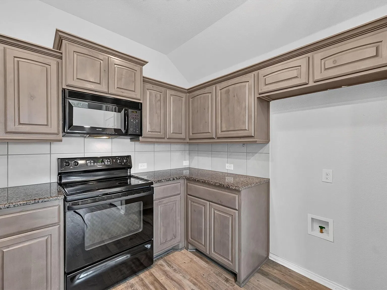 3 bed, 1581 sqft, $1,850 — Photo 2