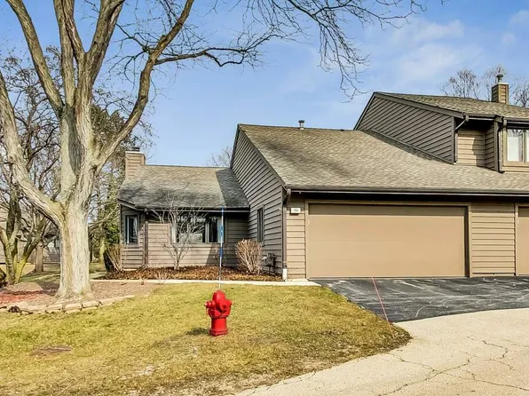 116 Elmtree Ct #116, Saint Charles, IL 60174