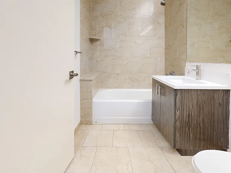 10 Hanover Square — Photo 62