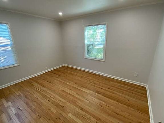 3rd image of 143 Hollywood Ave