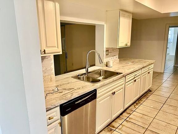 5th image of 5371 NE 17TH Terrace