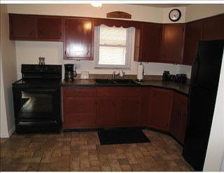 1st image of 221 Laurel Dr