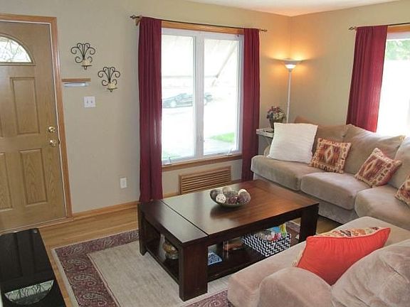 LIVING ROOM W/LOTS OF NATURAL LIGHT!