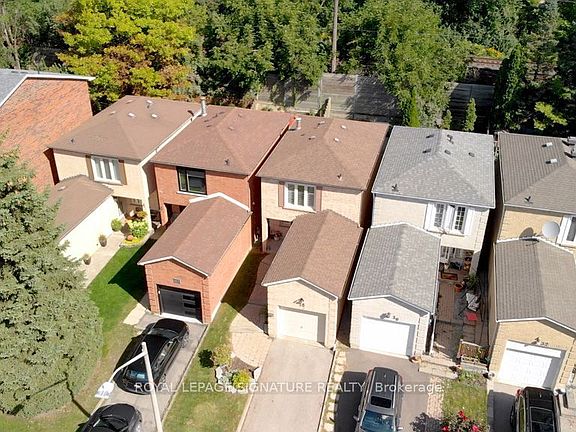 3rd image of 28 Augusta Ct