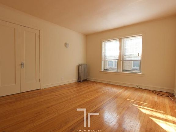 3rd image of 2100 W Ainslie St APT 1S