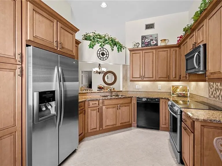 577 Beachwalk Cir #R-202 — Photo 8