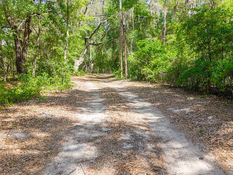 E Cowpen Lake Rd — Photo 47