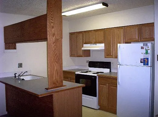 2062 S Monaco Pkwy — Photo 4