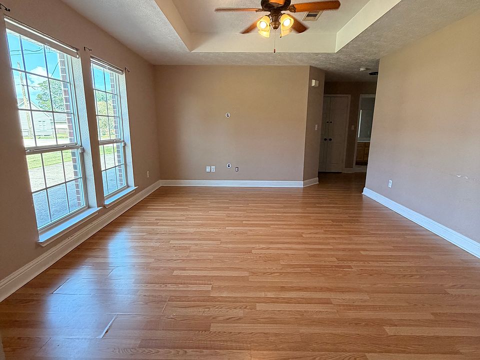 1st image of 1002 Helena Ave