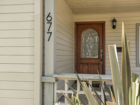 3rd image of 677 3rd Ave