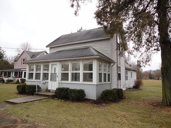 2nd image of 806 E Lake St