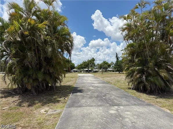 19279 Arrowhead Ln, North Fort Myers, FL 33903