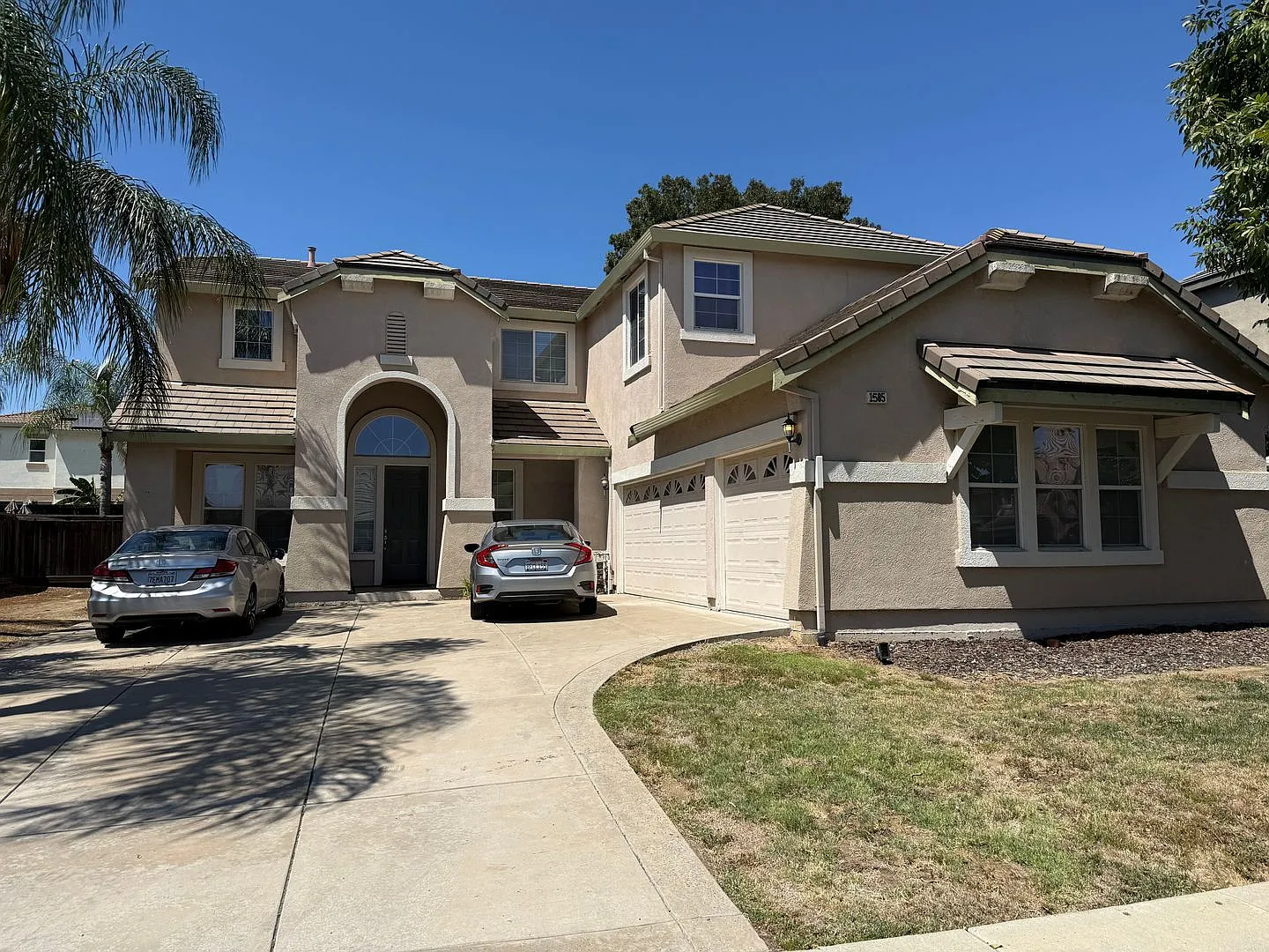 This Spacious 4-Bedroom Castle Is Like A Breath Of Fresh Air! — Photo 2