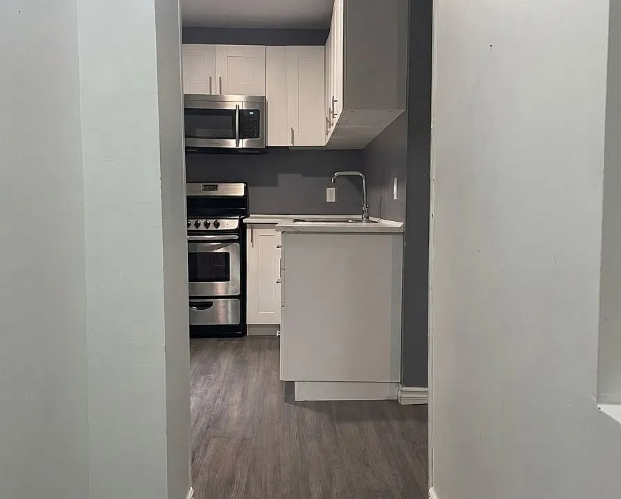 70 Victoria Ave S #9