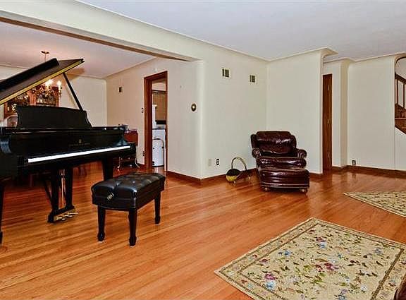 4th image of 4726 Vienna Ave