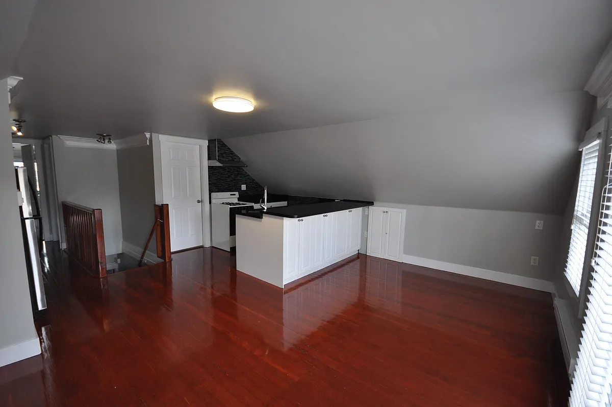 Building Photo - 7505 Kingsway