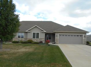 9509 Prairie Crossing Dr, Franksville, WI 53126