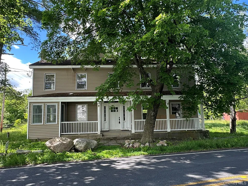 1445 Burlingham Rd