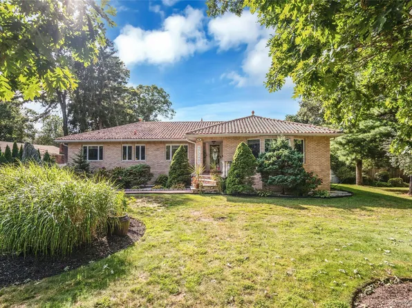 96 McCulloch Drive, Dix Hills, NY 11746