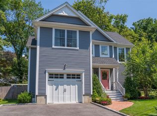 16 Soundview Road, Huntington, NY 11743