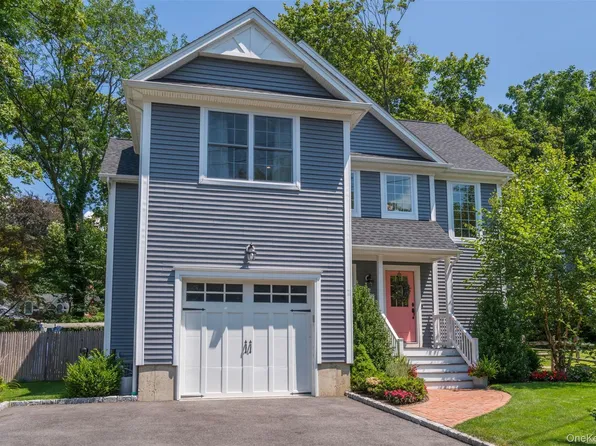 16 Soundview Road, Huntington, NY 11743