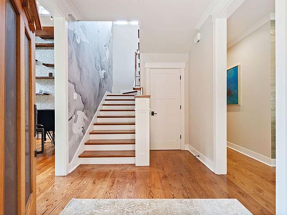 5th image of 965 Lakeview Way