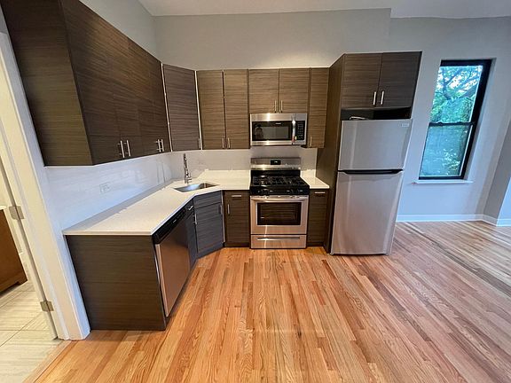 3rd image of 2333 W North Ave #2R