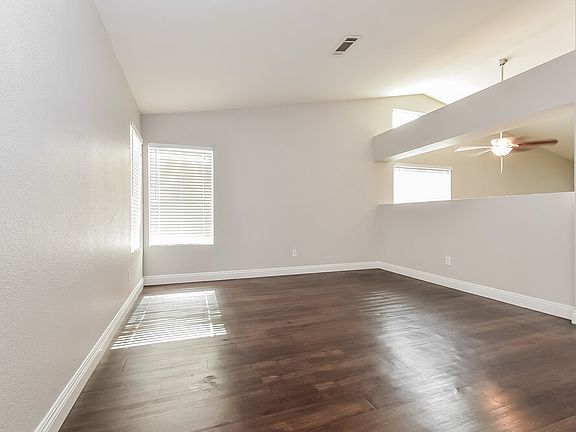 4th image of 324 Montessa Ave