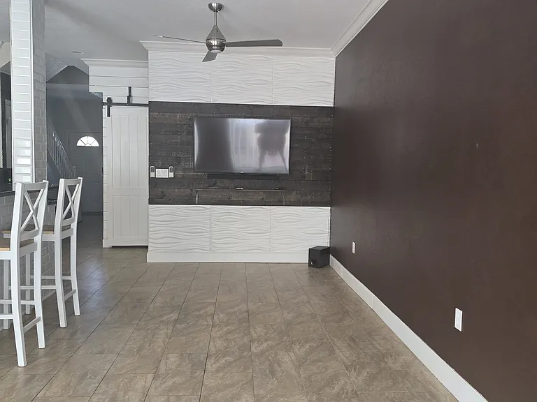 Livingroom unfurnished