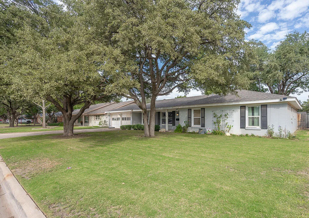 3 bed, 2.0 bath, 2150 sqft, $3,250 — Photo 3