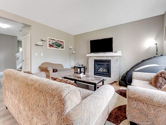 4th image of 5930 19a Ave SW
