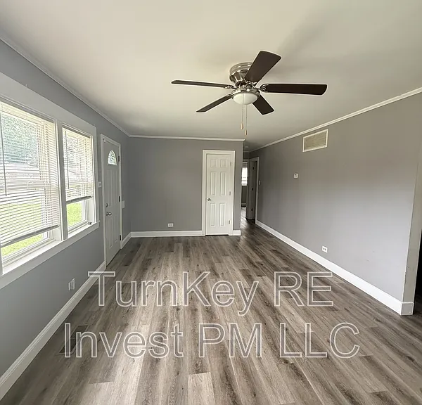 126 Nauvoo St — Photo 2