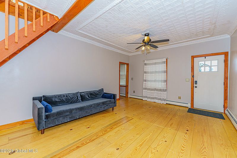 5th image of 35 Lincoln Avenue