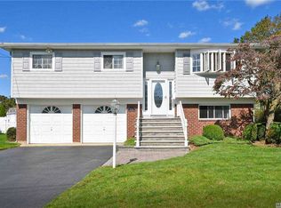 20 Lynn Pl, Bethpage, NY 11714