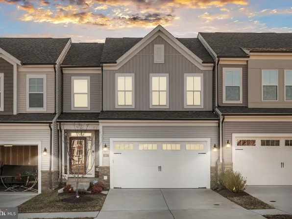 225 Smokebush Dr, Stafford, VA 22554