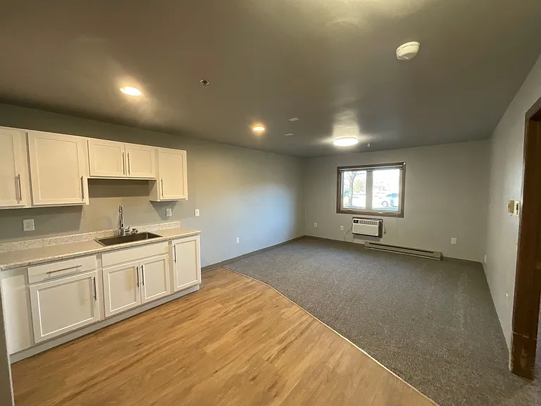 1038 Fond du Lac Ave — Photo 17