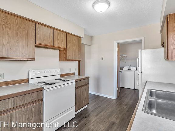 5th image of 7830 S 8th St #7335706