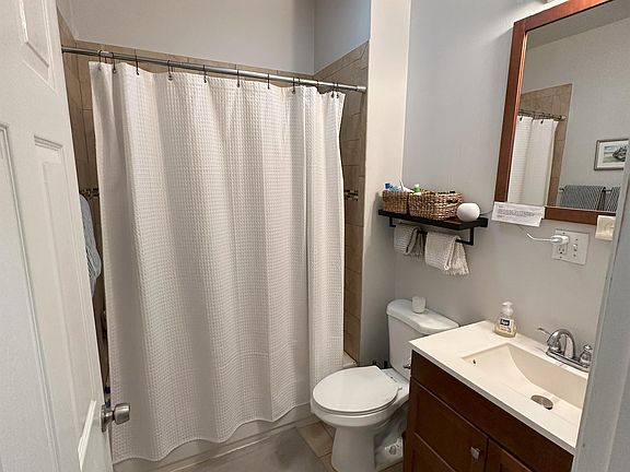 4th image of 128 N Bradford St #1