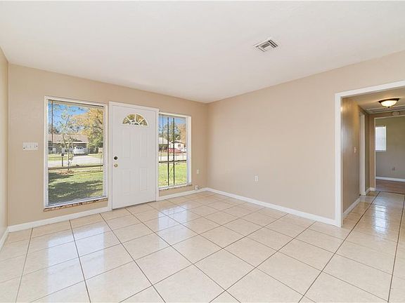 4th image of 2209 Bonneville Dr