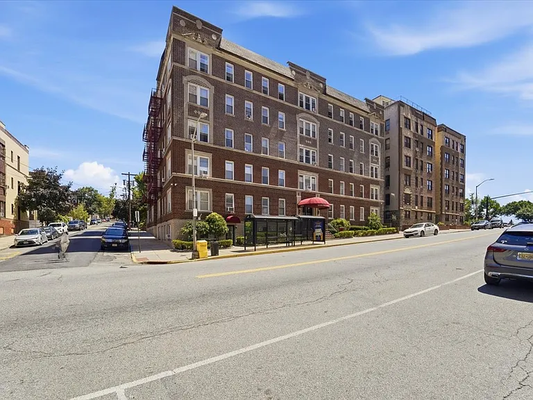 6045 Boulevard East #E4 — Photo 2
