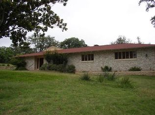 330 Valley Dr, Kerrville, TX 78028